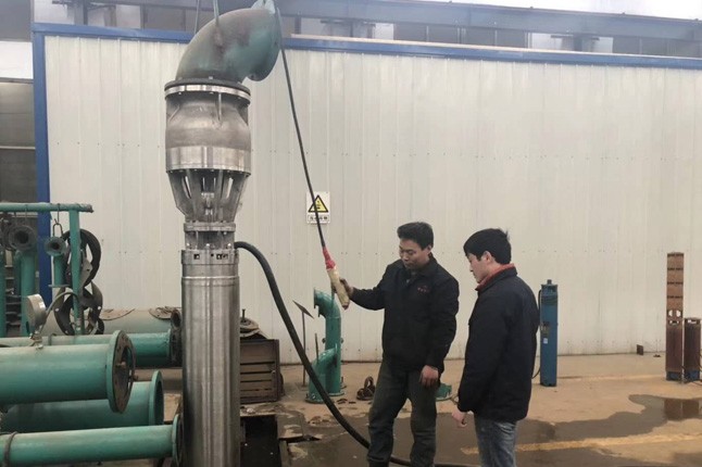 流量1200立方、楊程18米的不銹鋼304材質(zhì)潛水泵測(cè)試合格