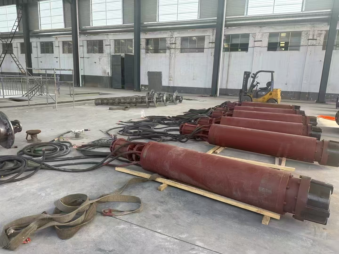 成都6臺參數(shù)800立方145米560KW漂流泵準備出廠